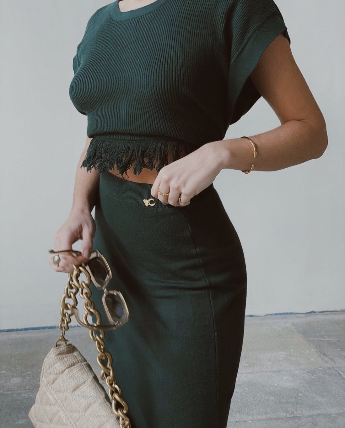 whenever you are in doubt, wear dark green! No other color can be more elegant and chic than dark green!