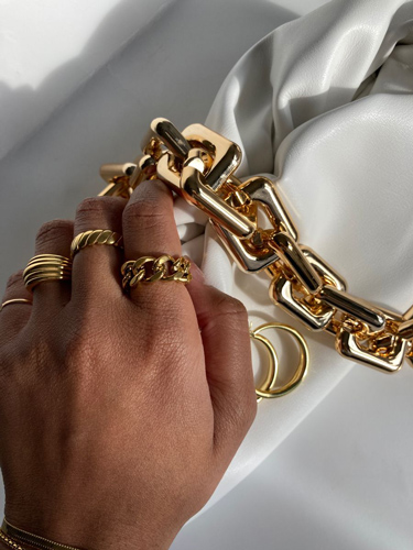 Fashion Trends x Heavy Sparkling Jewelry